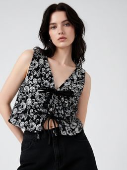 Outzidr - White Sleeveless Front Tie-Up Printed Top