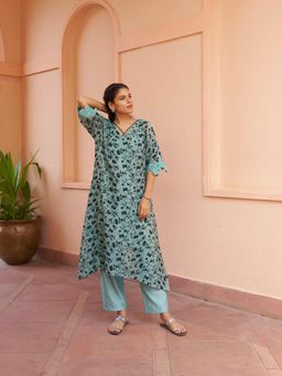 Naaz By Noor - Kikli Blue Embroidered Kurta with Pant (Set of 2)