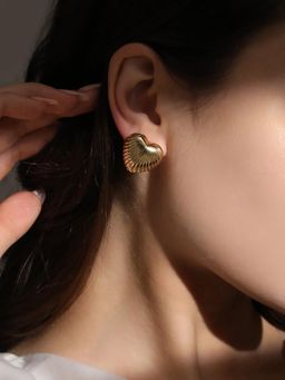 Sohi - Women The Gold Ribbed-Coeur Stud Earrings