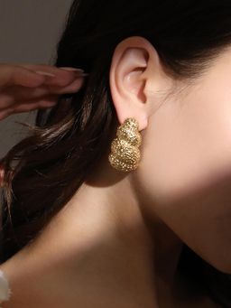 Sohi - Women The Gold Dented-Swirl Hoop Earrings