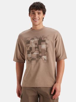 Jockey - Mz01 Men Super Combed Cotton Rich Graphic Printed Oversized T-Shirt-Taupe Grey