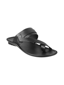Mochi - Mens Black Flat ChappalsMochi Solid Black Sandals