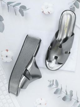 Ronnie Grey - Women Silver Solid Metallic Platform Heels