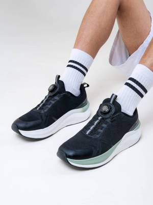 Advanced Hold Precision Lacing For Mobility photo
