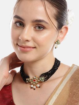 Gahan - Kundan Pendant Black Beads Necklace with Earrings