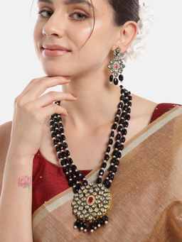 Gahan - Kundan Pendant Black Stone Necklace with Earrings