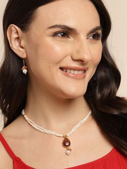 Gahan - Maroon Pendent White Bead Chokar Necklace with Earrings