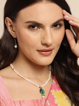 Gahan - Green Pendant Choker Necklace with Earrings