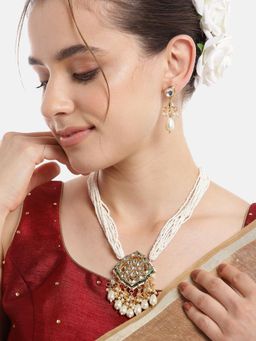 Gahan - Kundan Pendant Pearl Choker Necklace with Earrings