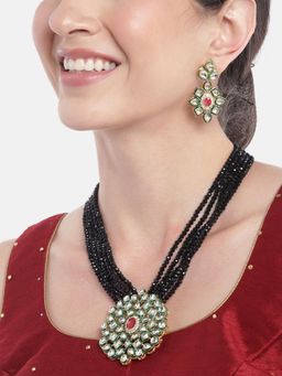 Gahan - Kundan Pendant Black Beads Necklace with Earrings