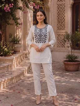 Rangita - Off White Women Embroidered Kurti