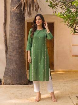 Rangita - Women Green Embroidered Kurta