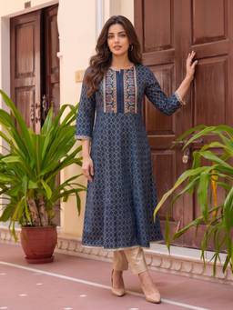 Rangita - Blue Women Embroidered Kurta
