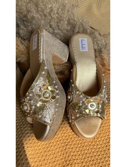 Fuchsia by Aashka Mehta - Golden Glow Heels