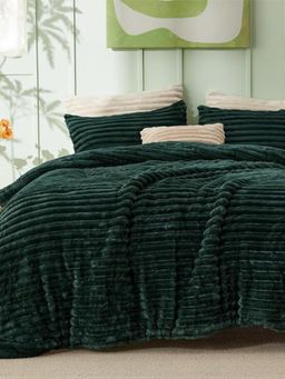 the White Moss - Linea Fur Double Bed Size Winter Bedsheet With 2 Pillow Covers Green (Queen)