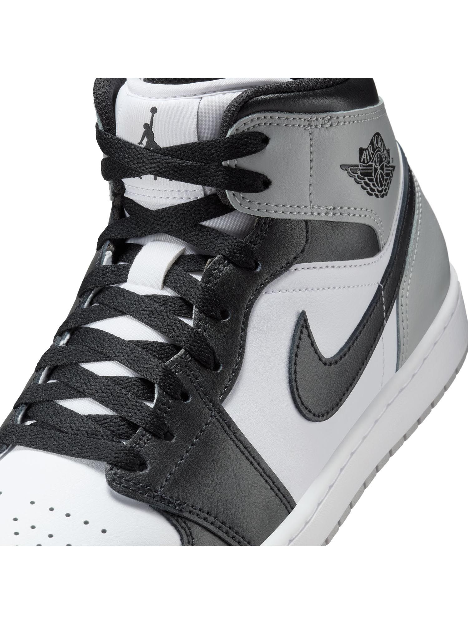 た*ぼ様 ＼プレ4万以上↑↑‼︎／ Nike Air Jordan 1 Mid Buy Nike Men Air Jordan 1 Mid Sneakers Online | Footlocker India