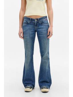 BDG by Urban Outfitters - Miko Low Rise Bootcut Jeans - Blue