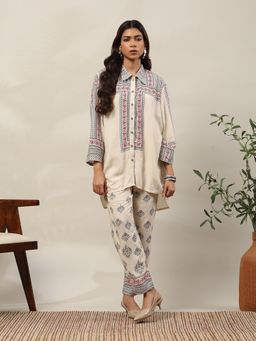 Garden VARELI - Women Cream Pure Rayon Floral Kurta and Pant