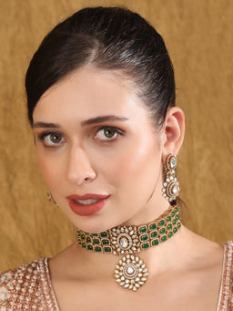 Auraa Trends - Green Crafted Necklace with Matching Earrings
