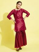 Maroon color option, Currently selected