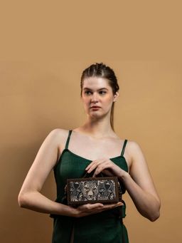 Gonecase - Monochrome Graphic Printed Sling Bag