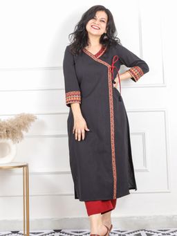 DESI SANDOOK - Black Solid/Plain V-Neck Kurta