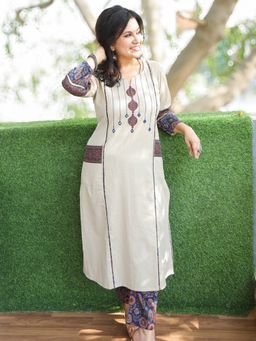 DESI SANDOOK - Off White Solid/Plain Round Neck Kurta