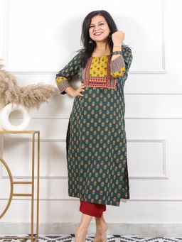 DESI SANDOOK - Green Solid/Plain Round Neck Kurta