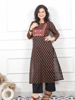 DESI SANDOOK - Black Printed Round Neck Kurta