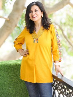 DESI SANDOOK - Yellow Solid/Plain V-Neck Kurti