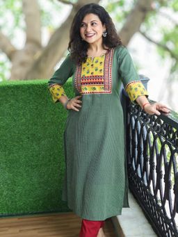 DESI SANDOOK - Green Printed Round Neck Kurta