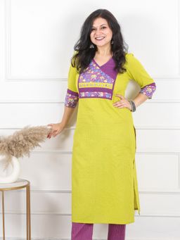 DESI SANDOOK - Black Solid/Plain V-Neck Kurta