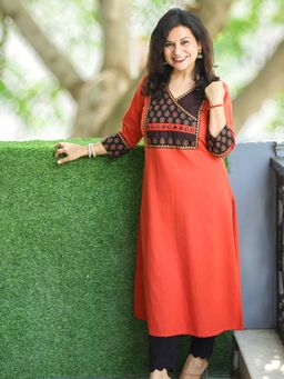 DESI SANDOOK - Black Solid/Plain V-Neck Kurta