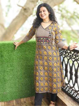DESI SANDOOK - Yellow Printed V-Neck Kurta