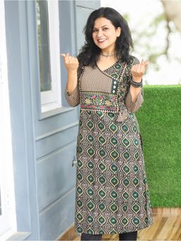 DESI SANDOOK - Green Printed V-Neck Kurta