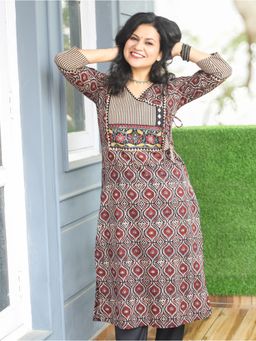 DESI SANDOOK - Maroon Printed V-Neck Kurta