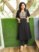 Black color option, Sold out, Currently selected