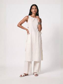 NISHORAMA - White Chandrayee Cape Kurta