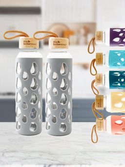 The Better Home - Borosilicate Water Bottles with Sleeve and Bamboo Lid Grey (550ml) (Pack of 2)