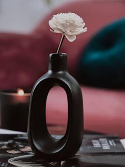 PUREZENTO - Keiko Vase In Color Black