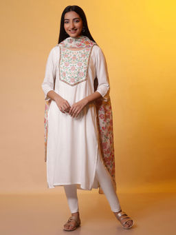 Aurelia - Women White Embroidered Rayon Kurta