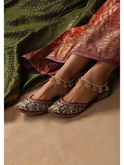 SWABHIMANN - Zoya White Kundan and Pearl Anklet