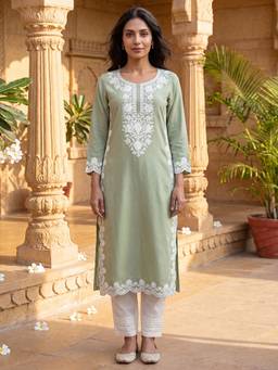Vaamsi - Green Viscose Rayon Floral Embroidered Regular Kurta