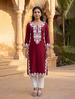 Vaamsi - Red Viscose Rayon Floral Embroidered Regular Kurta