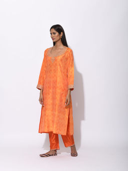 Swati Vijaivargie - Orange Flower Embroidered Kurta And Pant (Set of 2)