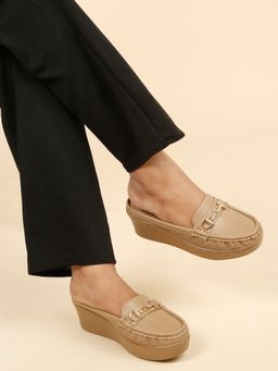 Flat n Heels - Women Beige Loafers