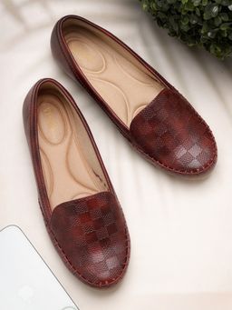 VYSTIQ - Women Stylish Check Textured Loafers Flats - Maroon