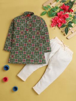Jeetethnics - Green Printed Regular Kurta with Pyjama