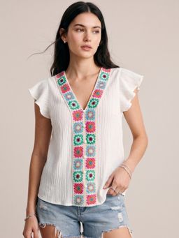 Outzidr - White V Neck Crochet Seam Top