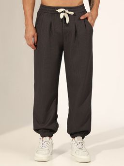 SHOWOFF - Men Textured Grey Pleated Relaxed Fit Jogger